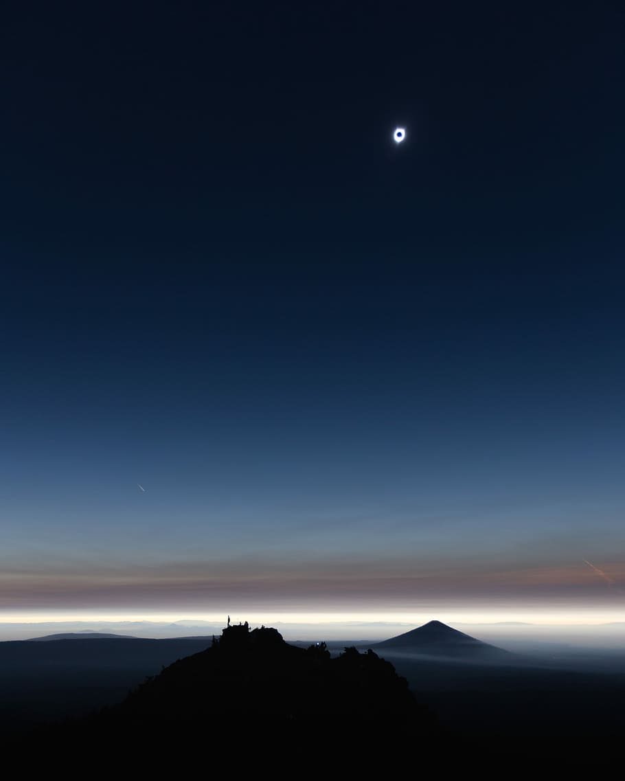 silueta, castell, lunar, eclipsi, superior, vista, muntanya, cobert, núvols, horitzó, Eclipsi solar, cel, nit, cel nocturn, paisatge, totalitat, oregon, lluna, escenics - natura, tranquil·litat, escena tranquil·la, estrella - espai, bellesa a la natura, naturalesa, espai, astronomia, cap gent, medi ambient, a l'aire lliure, blau, idíl·lic, arbre, lluna plena, fosc, llum de la lluna, 4K