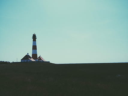 torre de luz, dia, farol, céu, ninguém, mar, natureza, torre, locais de viagem, arquitetura e edifícios, baliza, panorama, copie o espaço, arquitetura, estrutura construída, exterior do edifício, destinos de viagem, construção, orientação, céu limpo, campo, terra, protecção, segurança, direção, ao ar livre, grama, 4K, CC0, domínio público, royalty free