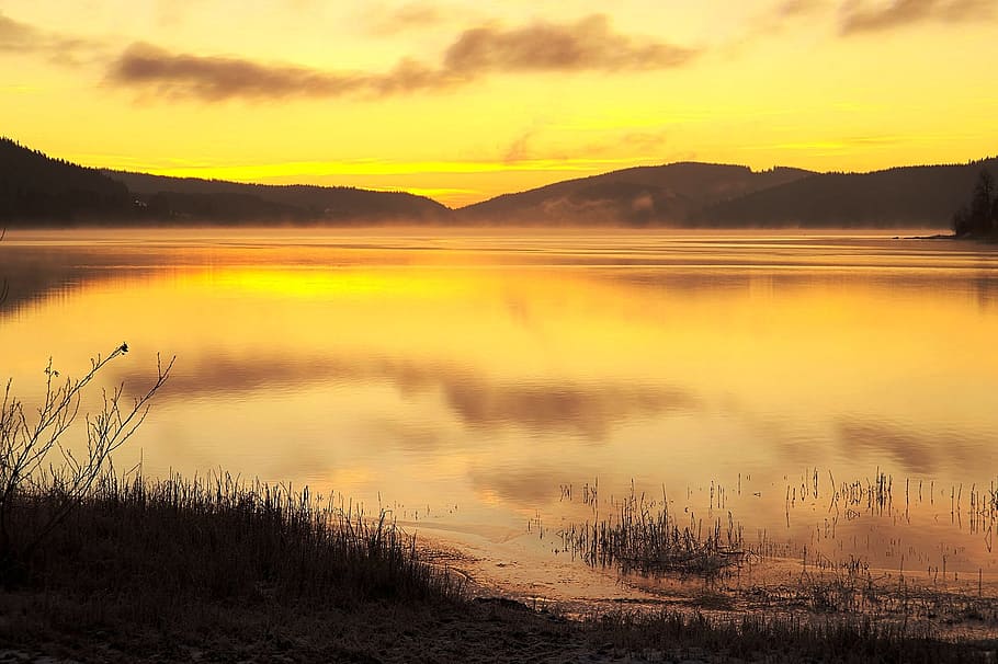 lago, d'oro, ora, tramonto, colorato, riflessione, arancia, vetroso, vapore, nebbia, tranquillo, calmo, romantico, calma, acqua, cielo, paesaggio, natura, sera, scena, all'aperto, vista, idilliaco, splendore, giallo, bellezza nella natura, la tranquillità, scena tranquilla, scenics - natura, montagna, nuvola - cielo, nessuno, scena non urbana, pianta, colore arancione, catena montuosa, silhouette, cielo romantico, 1080P