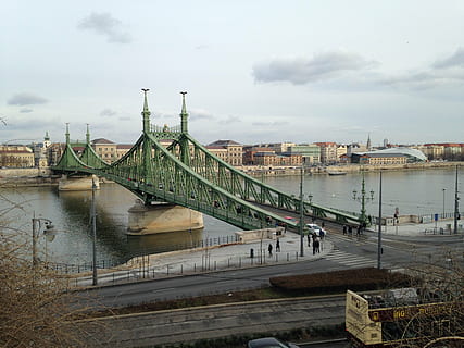 budapest, ponte, fiume, città, Ungheria, architettura, autunno, cultura, giorno, storia, vecchio, viaggio, verde, cielo, nuvola - cielo, struttura costruita, esterno dell'edificio, acqua, natura, connessione, mezzi di trasporto, persone accessorie, ponte - struttura fatta dall'uomo, all'aperto, costruzione, vista dall'alto, 2K, CC0, dominio pubblico, privo di copyright