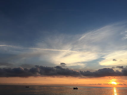 playa, barcos, nubes, nublado, amanecer, oscuridad, horizonte, naturaleza, Oceano, reflexión, botes de remos, mar, marina, cielo, puesta de sol, sistema de transporte, vehículos, agua, embarcaciones, nube - cielo, belleza en la naturaleza, paisajes - naturaleza, tranquilidad, escena tranquila, horizonte sobre el agua, idílico, barco náutico, luz del sol, Dom, escena no urbana, tierra, al aire libre, nadie, 2K, CC0, dominio público, libre de derechos