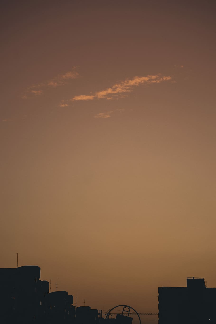 Silhouette, Gebäude, golden, Stunde, ohne Titel, Sonnenuntergang, Stadt, Rosa, Wolke, Himmel, die Architektur, gebaute Struktur, Gebäudehülle, Natur, keine Leute, orange Farbe, wolke - himmel, Schönheit in der Natur, draußen, hoher Abschnitt, Szenen - Natur, Wohngegend, Reiseziele, kopieren sie platz, Flachwinkelansicht, romantischer Himmel, 5K