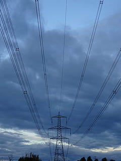 pilone, cavi, elettricità, energia, industriale, filo, cielo, griglia, volt, linea elettrica, cavo, pilone dell'elettricità, blu, tecnologia, Torre, acciaio, combustibile e produzione di energia, nuvola - cielo, connessione, Inquadratura dal basso, Alimentazione elettrica, nessuno, natura, all'aperto, crepuscolo, giorno, silhouette, cielo drammatico, metallo, complessità, 4K, CC0, dominio pubblico, privo di copyright