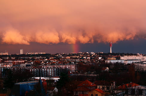 curcubeu, apus de soare, cer, furtună, exteriorul clădirii, arhitectură, construită, oraș, peisaj urban, fumul - structura fizică, stack de fum, poluare, mediu inconjurator, fabrică, industrie, poluarea aerului, clădire, natură, probleme de mediu, vedere în unghi mare, nici o persoana, viata de oras, în aer liber, fum, 4K, CC0, domeniu public, fără drepturi de autor