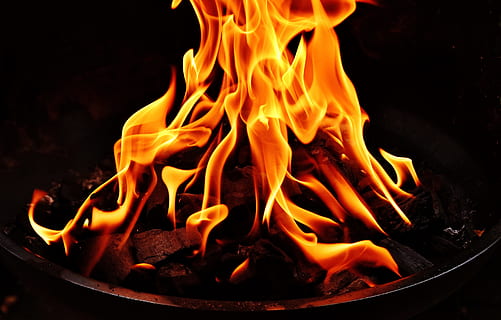 flama, negre, pou de foc, foc, flama, carboni, cremar, calenta, humor, foc, foguera, llar de foc, graella, foc - fenomen natural, calor - temperatura, cremant, color negre, primer pla, vermell, groc, material de fusta, menjar i beguda, cap gent, color taronja, brillant, nit, naturalesa, registre, exposició llarga, moviment, fusta, llenya, 5K, CC0, domini públic, lliure de regalies