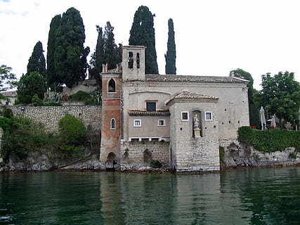 Gebäude, Italien, Garda, Baum, die Architektur, gebaute Struktur, Pflanze, Wasser, Gebäudehülle, Geschichte, die Vergangenheit, Natur, Himmel, Ufergegend, keine Leute, Tag, Fluss, klarer Himmel, Reiseziele, Reise, draußen, 1080P, CC0, gemeinfrei, lizenzfrei