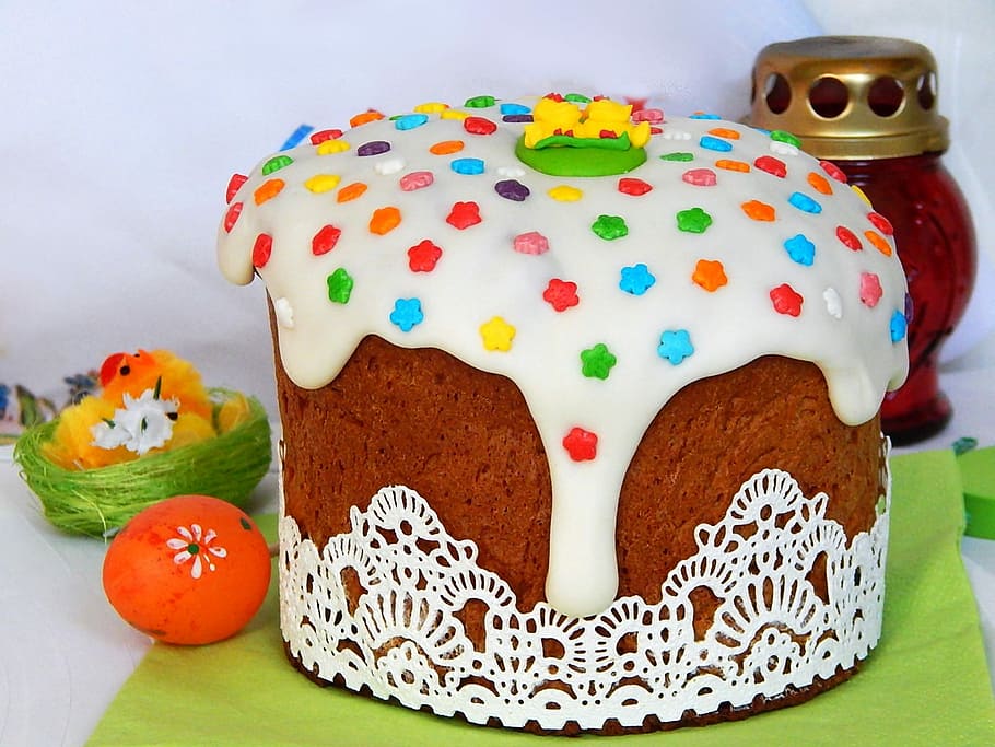 Pasqua, pastís, festa, esmalt, pastís de pasqua, Crist ha ressuscitat, primavera, taula, blanc, menjar, cuina, ous, puntes, menjar i beguda, menjar dolç, indulgència, cap gent, natura morta, a l'interior, dolç, representació, frescor, primer pla, celebració, postres, multicolor, creativitat, representació animal, al forn, llest per menjar, temptació, gel, 1080P