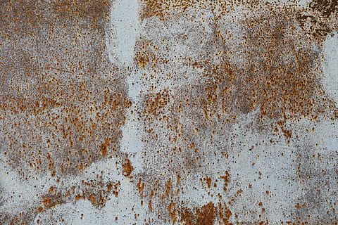 marró, blanc, superfície, textura, metall, òxid, full, material, ferro, superfícies metàl·liques, en blanc, estil metàl·lic, fons, rovellat, brut, vell, acer, resum, metàl·lic, resistent, aspre, espatllat, marc complet, cap gent, deteriorament, declivi, patró, aixafar, mal estat, primer pla, funció de construcció de parets, arquitectura, estructura construïda, a l'aire lliure, desordenat, concret, 5K, CC0, domini públic, lliure de regalies