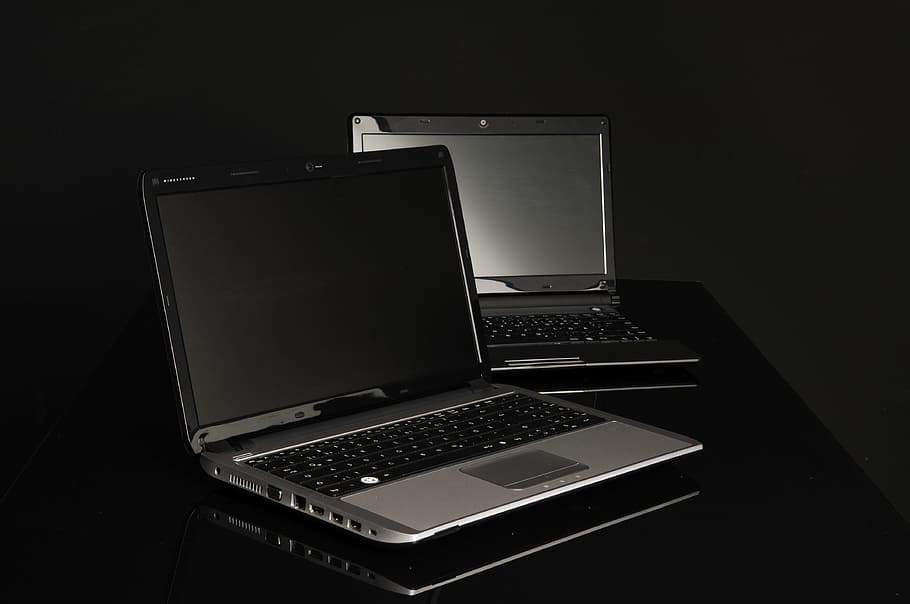 Notizbuch, Computer, Anzeige, Tastatur, Technologie, Kommunikation, Laptop, kabellose Technologie, Verbindung, Computerausrüstung, keine Leute, drinnen, kopieren sie platz, dunkel, Computerbildschirm, Computer Tastatur, öffnen, schwarzer Hintergrund, Studioaufnahme, Computerteil, Desktop-PC, Container, leer, 4K