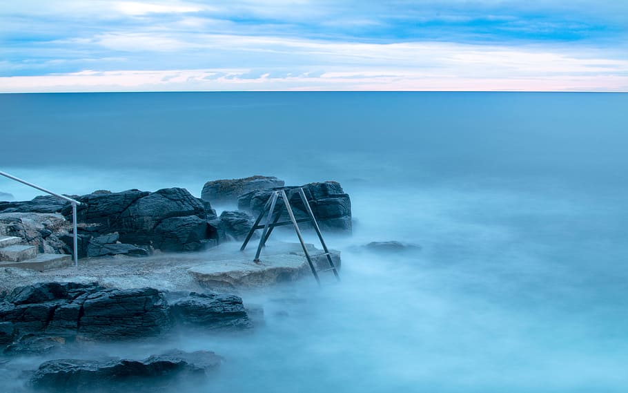 pietra, corpo, acqua, nubi cumuliformi, pietre, nebbia, calma, la tempesta, mare, natura, spiaggia, costa, cielo, nessuno, blu, all'aperto, paesaggio marino, paesaggio, Paesaggi, vacanze, nuvola - cielo, orizzonte sull'acqua, orizzonte, bellezza nella natura, scenics - natura, terra, scena tranquilla, la tranquillità, movimento, roccia - oggetto, roccia, idilliaco, lunga esposizione, inquinamento, 5K