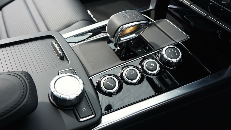 gris, negre, centre de vehicles, consola, foto tancada, botó, cotxe, palanca de canvis, interior, mercedes-benz, seients, metall, transport, motor, tecnologia, vehicle terrestre, acer, modern, alumini, cap gent, primer pla, control, a l'interior, color negre, música, manera de transport, equipament, panell de control, interior del vehicle, automòbil, interior del cotxe, perilla, temes de fotografia, color plata, luxe, 4K