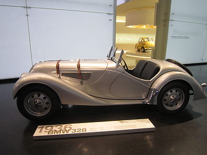 oldtimer, automatinis, muziejus, automobilis, transportavimas, Sportas, nėra žmonių, automobilių lenktynės, Lenktyninis automobilis, transporto būdas, sausumos transporto priemonė, motorinė transporto priemonė, patalpose, retro stiliaus, tekstą, šviečia, senovinis automobilis, numeris, Vakarų scenarijus, dieną, mažmeninė, balta spalva, iš šono, miestas, 4K, CC0, Viešasis domenas, nemokamai