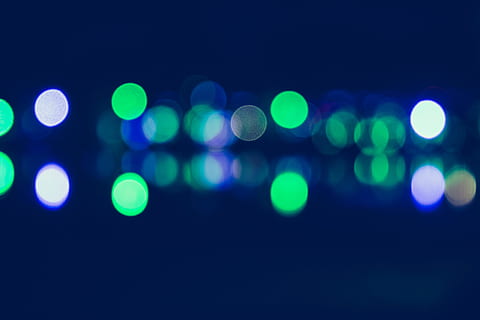 bokeh fotografering, lys, grøn, hvid, lys bokeh, hvidt lys, om natten, sløret, baggrunde, abstrakt, nat, belyst, blå, fik øje på, multi farvet, skinnende, glødende, lyse, cirkel, jul, levende farve, fotografiske effekter, fest, belysningsudstyr, lys - naturligt fænomen, mønster, glitter, dekoration, farver, geometrisk form, form, ingen mennesker, fremspring, futuristisk, lyseffekt, tekstureret effekt, sort baggrund, elektricitet, disco lys, mørk, Stærkt oplyst, 4K, CC0, offentligt domæne, royaltyfrie