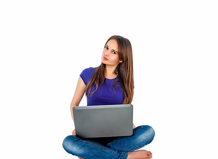 dona, blau, superior, ordinador, quadern, noia, treballar, gent, emocions, bonic, fons blanc, en línia, assegut, autònom, jove, noia amb un ordinador, bellesa, portàtil, dones, tecnologia, Internet, estudiant, ètnia caucàsica, tecnologia sense fils, comunicació, usant portàtil, tallar, tir de l'estudi, una persona, connexió, adult jove, dones joves, vista frontal, estils de vida, roba casual, adult, dona guapa, navegar per la xarxa, pentinat, contemplació, 4K, CC0, domini públic, lliure de regalies