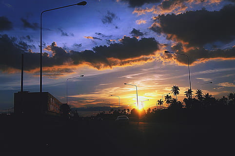 solnedgang, azurblå, Sky, aften, sol, himmel, aften, sol, silhuet, lys, billedvisning, sky - himmel, dramatisk himmel, natur, transportmidler, gade, skønhed i naturen, gadebelysning, ingen mennesker, transportform, træ, land køretøj, bil, motor køretøj, orange farve, scenics - natur, vej, plante, udendørs, elektricitet, 4K, CC0, offentligt domæne, royaltyfrie