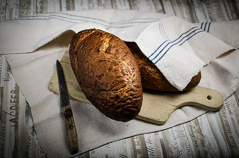 leipä, leipomo, leipuri, sydän, paistettu srcom, ei ihmisiä, leipää, ruoka ja juoma, sisällä, lähikuva, päivä, astiapyyhe, ruoka, asetelma, hyvinvointi, tuoreus, korkea kulma, ruskea, puu - materiaali, lautasliina, terveellinen ruokavalio, tekstiili, paistettu, pöytä, ruskea leipä, aamiainen, 1080P, CC0, public domain, rojaltivapaa