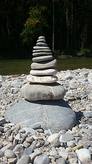 equilibrar, Isar, piedras, apilar, piedra - objeto, Guijarro, roca - objeto, naturaleza, como zen, al aire libre, escena tranquila, sólido, rock, piedra, árbol, tierra, día, planta, nadie, tranquilidad, belleza en la naturaleza, bosque, 5K, CC0, dominio público, libre de derechos