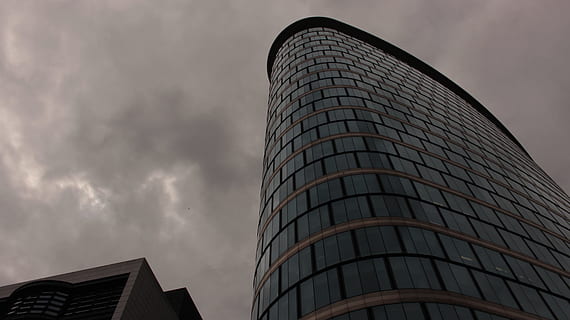 Bruxelles, quartier generale, grattacielo, architettura, esterno dell'edificio, struttura costruita, Inquadratura dal basso, cielo, costruzione, nuvola - cielo, città, natura, edificio per uffici esterno, nessuno, moderno, crepuscolo, all'aperto, sezione alta, Torre, nuvoloso, industria, ufficio, infausto, 5K, CC0, dominio pubblico, privo di copyright
