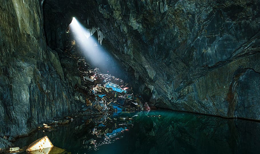 escombraries a la cova, roques, aigua, cova, llanterna, aventura, naturalesa, estalactita, bellesa a la natura, sòlid, rock, escenics - natura, rock - object, terra, cap gent, geologia, medi ambient, formació de roca, a l'aire lliure, tranquil·litat, llac, arbre, escena no urbana, escena tranquil·la, erosionat, 4K