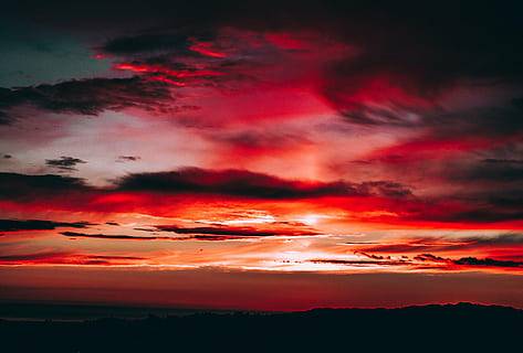 bayangan hitam, gunung, berawan, langit, keemasan, jam, merah, hitam, matahari terbenam, awan, gelap, dataran tinggi, alam, pemandangan, awan - langit, langit yang dramatis, keindahan di alam, tidak ada orang, malam, scenics - alam, adegan yang tenang, warna oranye, lingkungan Hidup, ketenangan, senja, di luar rumah, multi-warna, warna cerah, langit romantis, 5K