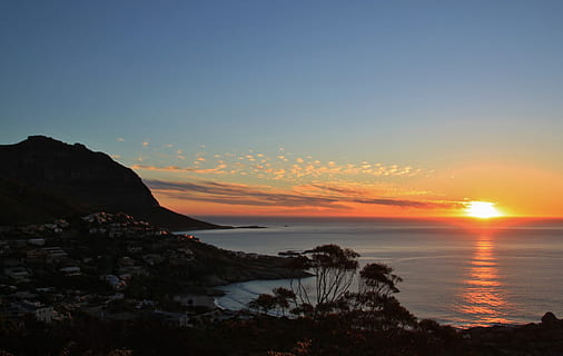 posta de sol, cos, aigua, cos d'aigua, resplendor, núvols, cel de la nit, paisatge, naturalesa, sol, cel, descans, idil·li, bonic, atmosfèric, humor, llum, raigs, taronja, vermell, vespre, raig de sol, raig de llum, temps, abendstimmung, brillar, romanç, crepuscle, muntanya, mar, festa, Costa, llum de fons, Àfrica, vista, la màxima unitat de chapman, Sud-Àfrica, més, oci, duplicació, tarda, romàntic, poble, platja, arbres, colors del cel del cel, color, viatjar, colors del cel, vacances, oceà, escenics, línia de costa, a l'aire lliure, cap gent, blau, estiu, silueta, escenics - natura, bellesa a la natura, escena tranquil·la, tranquil·litat, idíl·lic, color taronja, núvol - cel, escena no urbana, llum solar, terra, rock, flare de la lent, 4K, CC0, domini públic, lliure de regalies
