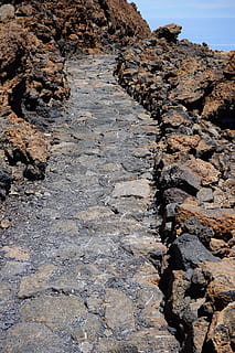 iz, uzakta, yol, lav, lav taşı, bazalt, teide, lav akışı, Pico del Teide, teyde, teide milli parkı, tenerife, Kanarya Adaları, doğa, kaya - nesne, açık havada, Kaya, katı, gün, kaya oluşumu, insansız, Güneş ışığı, huzur, kaba, arazi, sakin sahne, dokulu, yön, doğada güzellik, gökyüzü, kentsel olmayan sahne, ileriye giden yol, jeoloji, aşınmış, 5K, CC0, kamu malı, telif ücretsiz