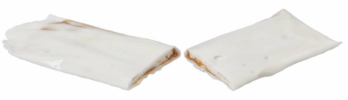 suklaa, karamelli, sokeri, makea, epäterveellinen, ruoka, ruokavalio, herkullinen, Abba, Zaba, jakaa, valkoinen tausta, leikata, valkoinen väri, studio ammuttu, paperi, kaksi kohdetta, positiivisia tunteita, ei ihmisiä, lähikuva, yksi kohde, revitty, sisällä, ruoka ja juoma, kopiointitila, likainen, tyhjä, yksinkertaisuus, tunne, lika, 4K, CC0, public domain, rojaltivapaa