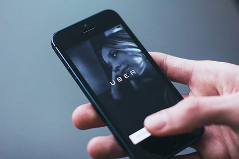 app, main, iphone, téléphone intelligent, Taxi, beaucoup, images du domaine public, main humaine, partie du corps humain, en portant, une personne, la communication, partie du corps, Technologie sans fil, La technologie, dispositif d'information portable, fermer, téléphone portable, doigt humain, doigt, à l'intérieur, perspective personnelle, personne méconnaissable, couleur noire, 5K, CC0, domaine public, libre de droits
