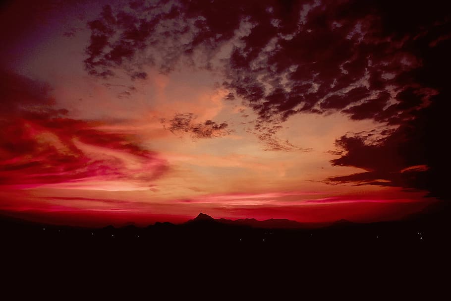 silueta, muntanyes, daurat, hores, naturalesa, núvols, cel, vermell, atmosfera, fosc, posta de sol, muntanya, escenics, paisatge, vespre, núvol - cel, a l'aire lliure, bellesa a la natura, escenics - natura, tranquil·litat, cel dramàtic, escena tranquil·la, idíl·lic, color rosa, cap gent, color taronja, medi ambient, estat d'ànim atmosfèric, por, majestuós, cel romàntic, porpra, brillant, 2K