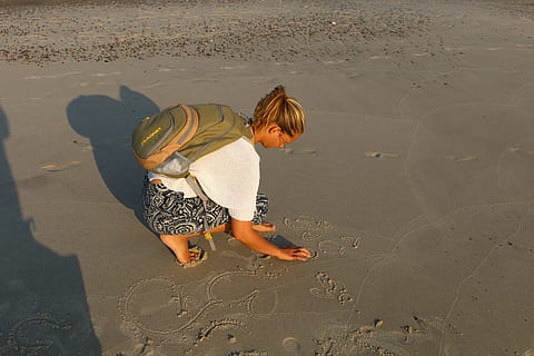 plajă, dună, nor, nisip, vânt, cer, ocean, mare, Marea Nordului, Danemarca, Nordfriesland, vară, Marea Baltica, pietre, plaja de nisip, rămăşiţe care plutesc, yoga, stând pe cap, headstand.Suport, asana, meditaţie, constiinta, natură, vacanţă, copilărie, numai copii, o persoana, copil, lungime totală, apă, teren, Activitatea de agrement, oameni adevărați, vedere în unghi mare, haine casual, stiluri de viață, femei, femele, lumina soarelui, joc, zi, nevinovăţie, în aer liber, 5K, CC0, domeniu public, fără drepturi de autor