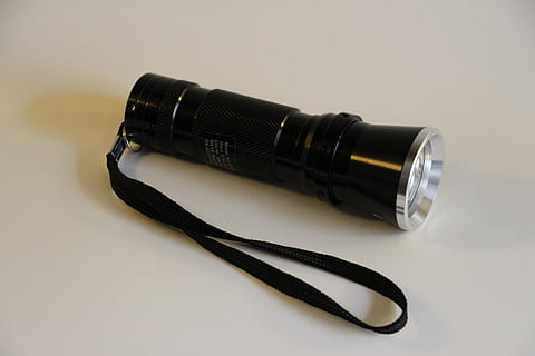 lanterna, leve, lâmpada preta, luminária, Preto, cor preta, ninguém, fundo branco, fechar-se, tinta, Cortar fora, tecnologia, dentro de casa, tiro do estúdio, comunicação, equipamento, Antiguidade, instrumento de escrita, dois objetos, caneta, macro, ainda vida, negócio corporativo, caneta tinteiro, agressão, acessório pessoal, 5K, CC0, domínio público, royalty free
