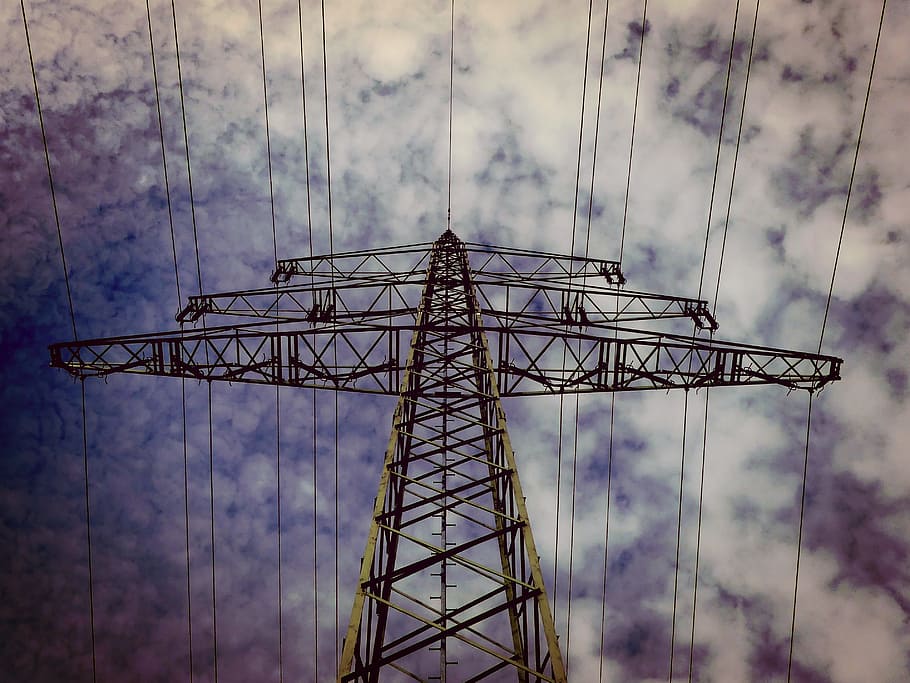 núvols, ennuvolat, construcció, indústria, cable, connexió, corrent, perill, distribució, elèctric, electricitat, energia, enginyeria, expressió, alt, alt voltatge, industrial, línies, tir en angle baix, màstil, poder, línies elèctriques, Font d'alimentació, piló, acer de reforç, risc, acer, subministrament, més alt, tecnologia, torre, transmissió, línies superiors, pal d’utilitat, volt, voltatge, cablejat, cel, núvol - cel, estructura construïda, naturalesa, piló d’electricitat, generació de combustible i energia, metall, arquitectura, cap gent, alta - alta, comunicacions globals, vista d’angle baix, comunicació, a l'aire lliure, difusió, directament a sota, efecte texturat, aliatge, 2K