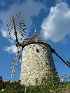 molí, cel, núvol, blau, naturalesa, paisatge, França, calma, farina, gra, arquitectura, vell, vent, energia, pierre, turista, camp, Cucugnan, pacífica, producció, prada, cel ennuvolat, plana, molí de vent, ales, pa, blat, economia, indústria, aerogenerador, estructura construïda, núvol - cel, energia eòlica, turbina, energia renovable, energia alternativa, molí de vent tradicional, generació de combustible i energia, conservació del medi ambient, vista d’angle baix, medi ambient, dia, planta, exterior de l'edifici, cap gent, escena rural, a l'aire lliure, 2K, CC0, domini públic, lliure de regalies