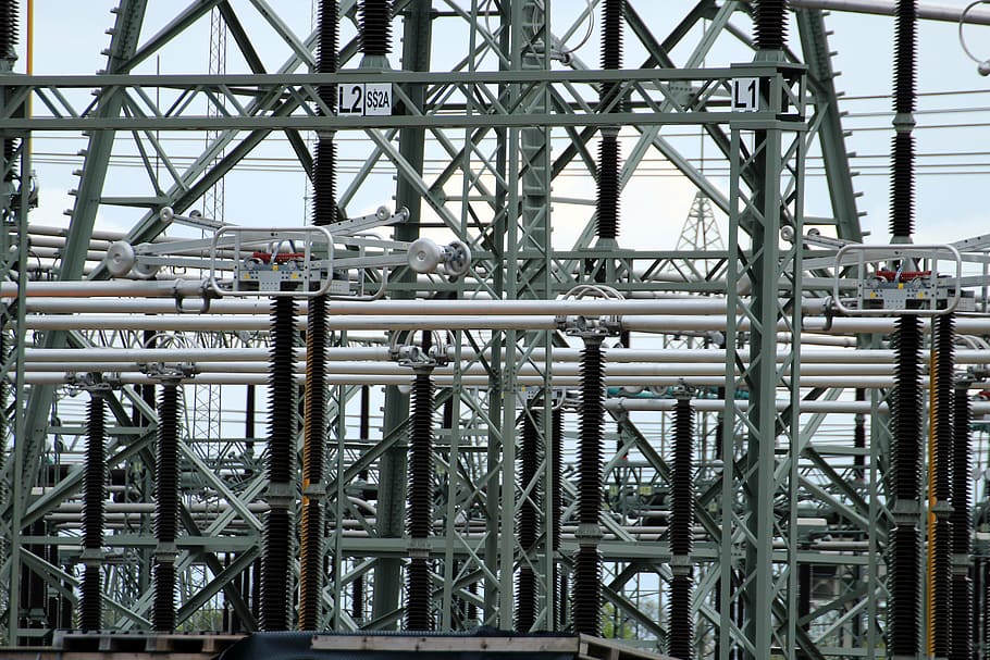 subestació, transformadors, corrent, energia, electricitat, alt voltatge, tecnologia, generació d'energia, Font d'alimentació, metall, arquitectura, indústria, cap gent, estructura construïda, dia, connexió, naturalesa, generació de combustible i energia, a l'aire lliure, cel, complexitat, passeig pel parc d’atraccions, industria de la construcció, central elèctrica, transport, Parc d'atraccions, muntanya russa, acer, aliatge, 5K