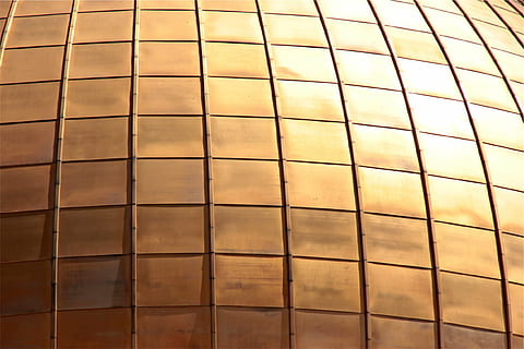 Senza titolo, bronzo, piazze, modello, struttura, architettura, sfondi, fotogramma intero, tramonto, nessuno, finestra, avvicinamento, in casa, cielo, giorno, struttura costruita, forma, forma geometrica, costruzione, forma quadrata, esterno dell'edificio, design, caratteristica della parete, all'aperto, griglia, sfondi astratti, moderno, astratto, ripetizione, 1080P, CC0, dominio pubblico, privo di copyright