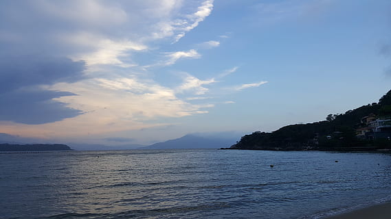 sol, zniszczyć, plaża, woda, morze, niebo, scenics - natura, chmura - niebo, wylądować, piękno natury, spokojna scena, spokój, Natura, Góra, żadnych ludzi, na dworze, linia brzegowa, idylliczny, nabrzeże, cele podróży, dzień, zatoka, 5K, CC0, domena publiczna, darmowe zdjęcia