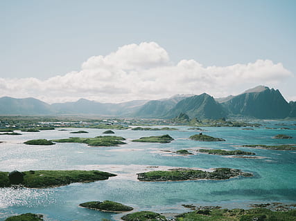 mar, muntanyes, naturalesa, cel, badia, núvols, idíl·lic, oceà, paisatge, escènic, paisatge marí, tranquil, aigua, núvol - cel, escenics - natura, bellesa a la natura, muntanya, tranquil·litat, escena tranquil·la, dia, cap gent, escena no urbana, Serra, medi ambient, a l'aire lliure, terra, llacuna, 4K, CC0, domini públic, lliure de regalies