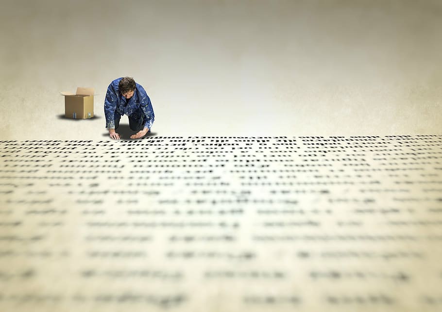 home, blau, samarreta, negre, pantalons, tipus, impressora, manual, gutenberg, treballar, lletres, text, signe, gent, una persona, homes, longitud completa, paper, naturalesa, educació, cultura i entreteniment artístic, a l'interior, enfocament selectiu, adult, periòdic, dia, còpia espai, assegut, ocupació, arquitectura, vista del darrere, estudiar, 2K