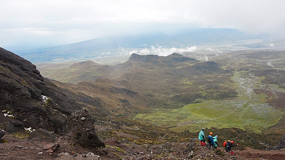Ecuador, rumiñahui, Cotopaxi, Paramo, Andes, Andină, maro, peisaj, Munte, parc, vârf, cer, călătorie, vulcan, înalt, naţional, apă, natură, în aer liber, activ, America, turism, vulcanic, sălbatic, aventură, altitudine, noros, rece, pădure, orizont, jos, a urca, alpinism, albastru, natural, vreme, exterior, Cloudscape, spiritualitate, scenice - natura, activitate, Activitatea de agrement, drumeții, mediu inconjurator, frumusețe în natură, de munte, scenă non-urbană, stiluri de viață, bărbați, zi, doi oameni, explorare, 1080P, CC0, domeniu public, fără drepturi de autor