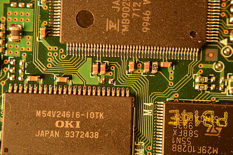 circuits, xips d'ordinador, xips, ordinador, electrònica, fotografies, domini públic, tecnologia, targeta de circuits, xip d’ordinador, indústria electrònica, component elèctric, primer pla, part de l’ordinador, macro, placa base, semiconductor, equipament, PC, complexitat, dades, equipament elèctric, fons, ciència, electricitat, indústria, marc complet, comunicació, cap gent, connexió, text, nombre, a l'interior, signe, color verd, CPU, 2K, CC0, domini públic, lliure de regalies