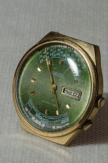 Clock, Time, Minute, Hours, Mechanics, collection, vintage, dial, clockwork, mechanical, retro, former, accuracy, no people, single object, directly above, old-fashioned, close-up, indoors, number, table, still life, circle, geometric shape, shape, high angle view, instrument of time, glass - material, reflection, communication, transparent, 2K, CC0, public domain, royalty free