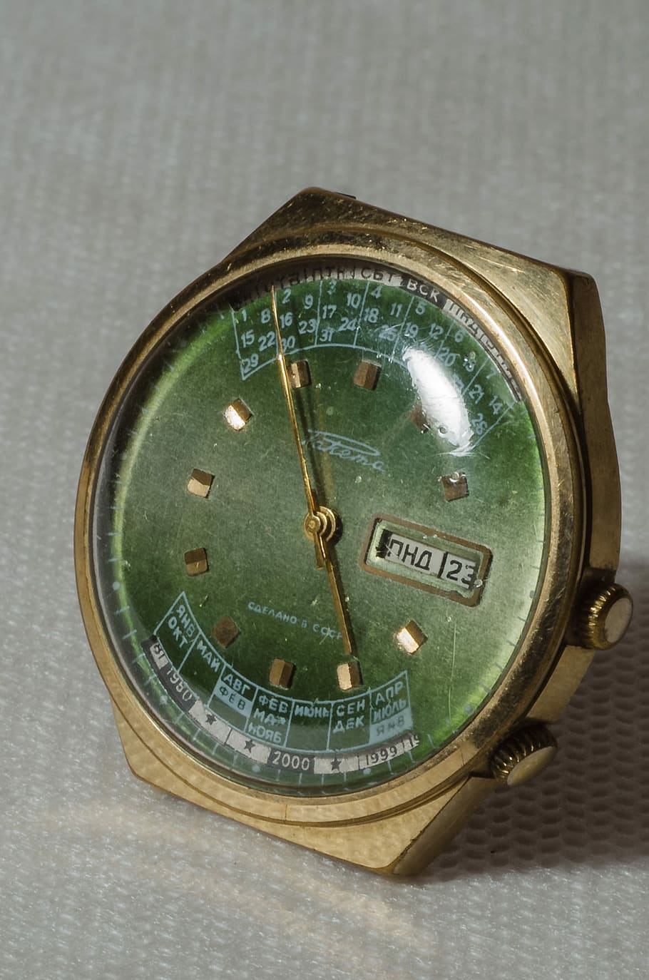 hodiny, čas, minuta, hodin, mechanika, sbírka, vinobraní, ciferník, strojek, mechanický, retro, bývalý, přesnost, nikdo, jeden objekt, přímo nad, staromódní, detail, uvnitř, číslo, stůl, stálý život, kruh, geometrický tvar, tvar, vysoký úhel pohledu, nástroj času, sklo - materiál, odraz, sdělení, průhledný, 2K