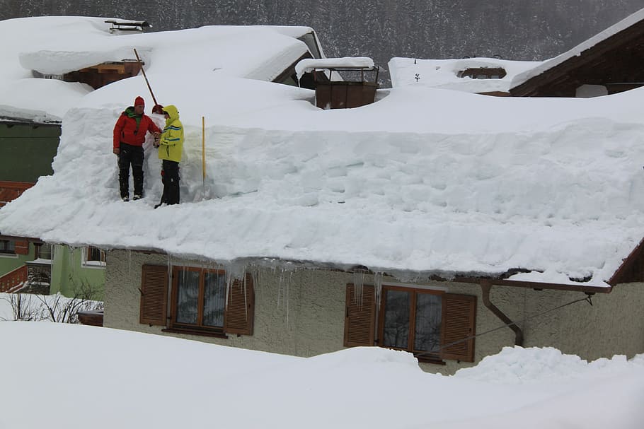 neu, netejar la neu, hivern, temperatura de fred, Color blanc, congelat, naturalesa, grup de persones, exterior de l'edifici, medi ambient, cobertura, arquitectura, dia, homes, gent, roba calenta, persones reals, estructura construïda, muntanya, bellesa a la natura, muntanya nevada, 4K