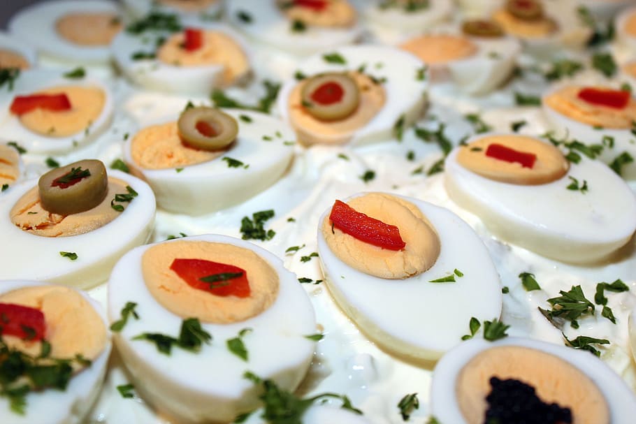 uovo, buffet, freddo, delizioso, buffet freddo, cordiale, cibo, benefici da, pasto, nutrizione, mangiare, frisch, pezzi, salutare, gustoso, ovviamente, cibo e bevande, grande gruppo di oggetti, nessuno, piatto, festa - evento sociale, giorno, freschezza, messa a fuoco selettiva, mangiare sano, indulgenza, frutta, pronto a mangiare, in casa, natura morta, avvicinamento, vista dall'alto, cibo dolce, benessere, fotogramma intero, dolce, tavolo, al forno, contorno, tentazione, erba, stile alimentare, 5K