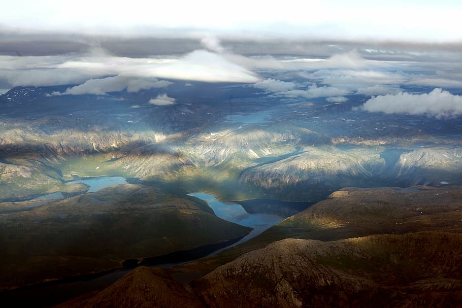 bjerge, skyer, himmel, luft, norge, vand, klipper, højt bjerg, bjerg og vand, bjergbestigning, landskaber, natur, zenit, bjerg, miljø, scenics - natur, skønhed i naturen, landskab, sky - himmel, rolig scene, ro, ikke-urbane scene, luftfoto, bjergkæde, ingen mennesker, dag, jord, fysisk geografi, rejsemål, udendørs, bjergtop, snedækket bjerg, 4K