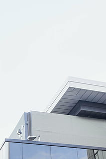 gris, blanco, hormigón, casa, edificio, estructura, cielo, infraestructura, ventana, establecimiento, hotel, ciudad, urbano, arquitectura, Art º, vaso, techo, exterior del edificio, estructura construida, copia espacio, moderno, día, vista de ángulo bajo, nadie, naturaleza, cielo limpio, al aire libre, edificio de oficinas exterior, barandilla, Distrito residencial, luz del sol, 5K