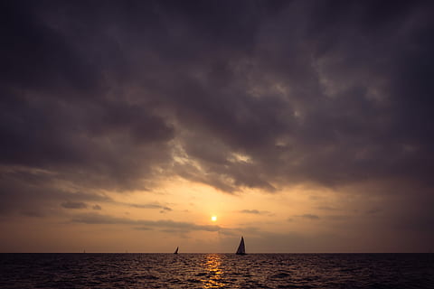 zwei, Boote segeln, Meer, Ozean, Wolke, dom, Wasser, Segelboot, Boot, Segeln, Sonnenuntergang, Hawaii, Himmel, wolke - himmel, Schönheit in der Natur, Szenen - Natur, Wasserfahrzeug, Horizont über Wasser, Horizont, Transport, ruhige Szene, Natur, Ruhe, idyllisch, keine Leute, Transportmittel, Ufergegend, draußen, 4K, CC0, gemeinfrei, lizenzfrei