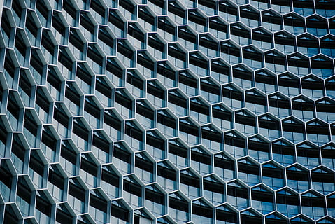 verme-eye-view, bianca, calcestruzzo, costruzione, Senza titolo, fotogramma intero, sfondi, modello, ripetizione, nessuno, forma geometrica, forma, design, di fila, avvicinamento, esagono, strutturato, metallo, all'aperto, color argento, giorno, griglia, architettura, astratto, 5K, CC0, dominio pubblico, privo di copyright