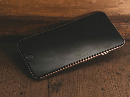 stůl, lavice, technologie, chytrý telefon, chytrý, telefon, obrazovka, sdělení, mobilní, pohybliví, podnikání, Černá, dřevo, Pozadí, mobilní telefon, moderní, dřevěný, iphone, Plus, 6s, bílý, spojení, prázdný, Zobrazit, izolovaný, prostor, buněčný, digitální, starý, maketa, přístroj, textura, jeden objekt, bezdrátové technologie, Černá barva, detail, nikdo, stálý život, dřevo - materiál, přenosné informační zařízení, uvnitř, vysoký úhel pohledu, zaměřit se na popředí, obrazovky přístroje, kov, den, 4K, CC0, veřejná doména, bez autorských práv