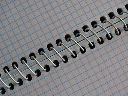 problém, spirála notebook, spirála, Učit se, poznámky, oboustranný, v řadě, objednat, studio shot, podnikání, nikdo, opakování, finance, uvnitř, detail, uspořádání, jednoduchost, vzdělání, mřížka, vysoký úhel pohledu, papír, graf, velká skupina objektů, diagram, tvořivost, 5K, CC0, veřejná doména, bez autorských práv